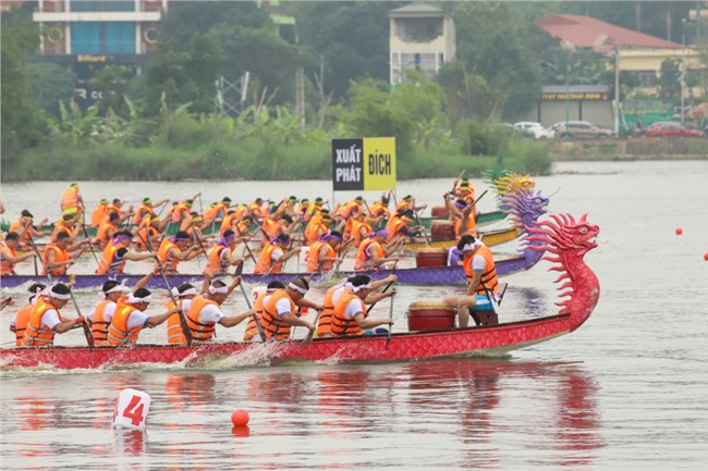 Sôi động giải bơi chải thành phố Việt Trì dịp giỗ tổ Hùng Vương (23/4/2023)